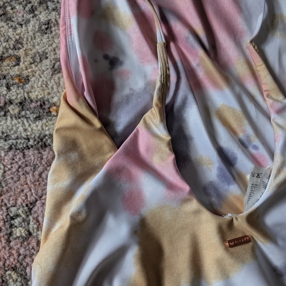 2/$20 Volcom Tie Dye Swimsuit With Low Back Size M Euc - Picture 6 of 8